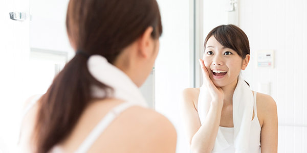 メイク崩れも防ぐ！ 夜まで美人が続く「朝のスキンケア」のコツ