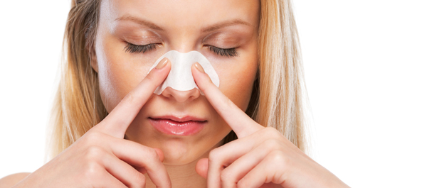 気になる毛穴の黒ずみが起こる原因とは