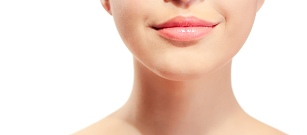 普段使っている化粧水やクリームを優しく塗って