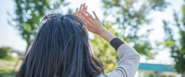 シミだけじゃない……？　紫外線がシワの原因になるメカニズム