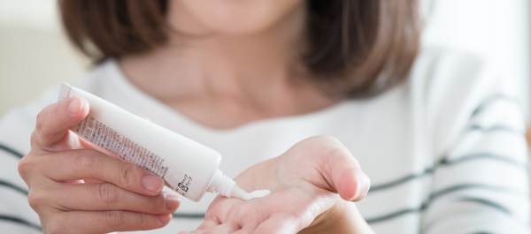 UVカット効果のあるフェイスパウダーを使う