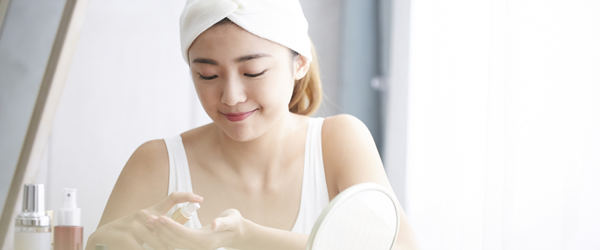 化粧水と美容液の使い分け方